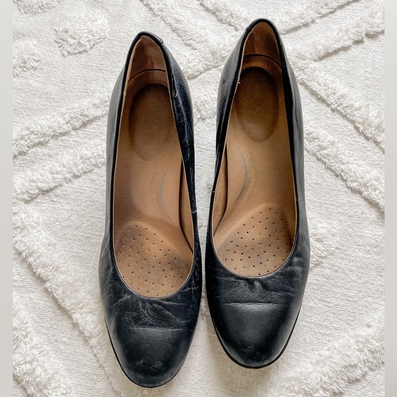 GEOX Women's formal-looking pump set on a comfortable high heel, Size 8 - Picture 2 of 6